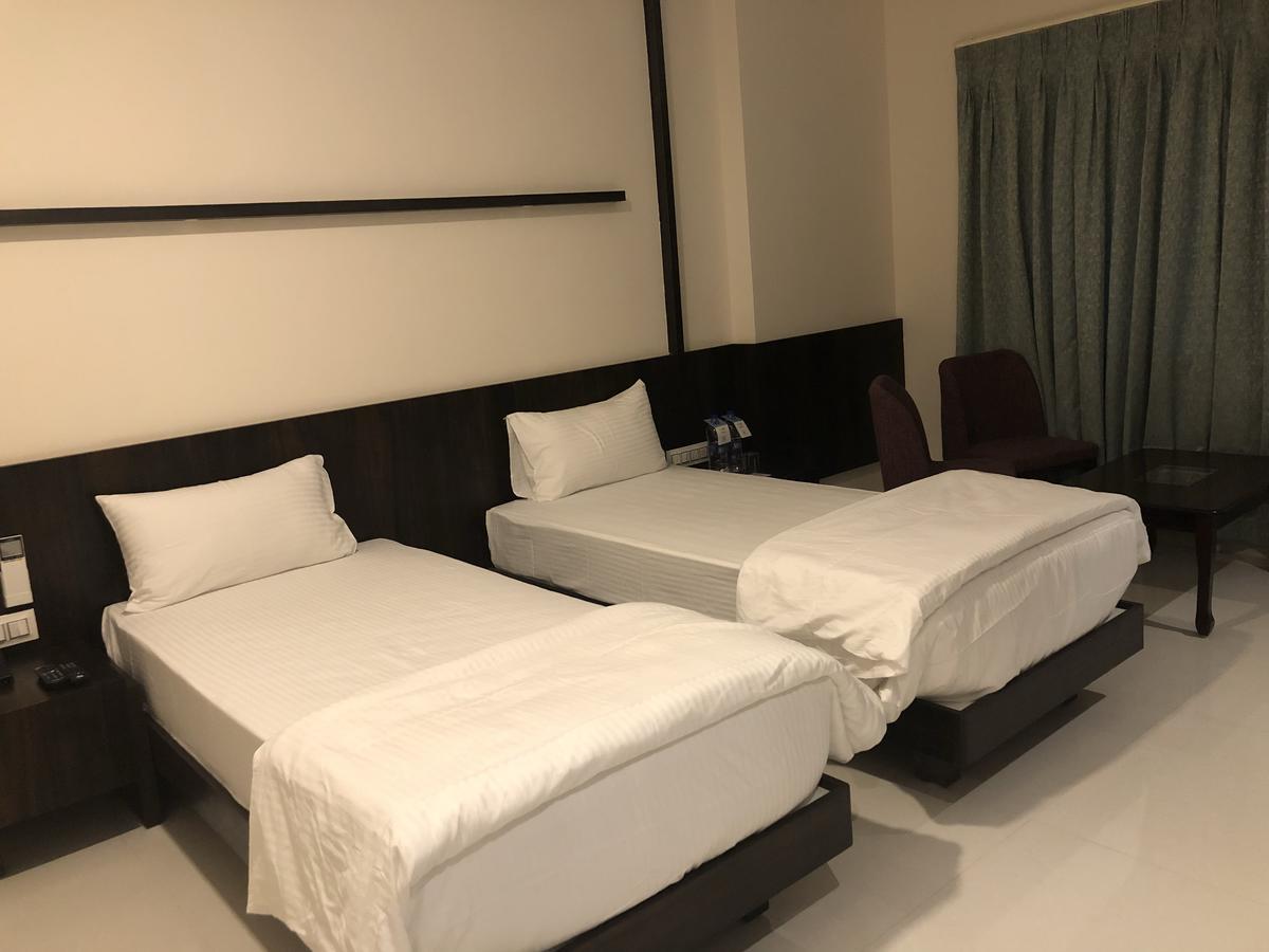 Kyriad Hotel Vijayapura By Othpl Bijāpur Esterno foto
