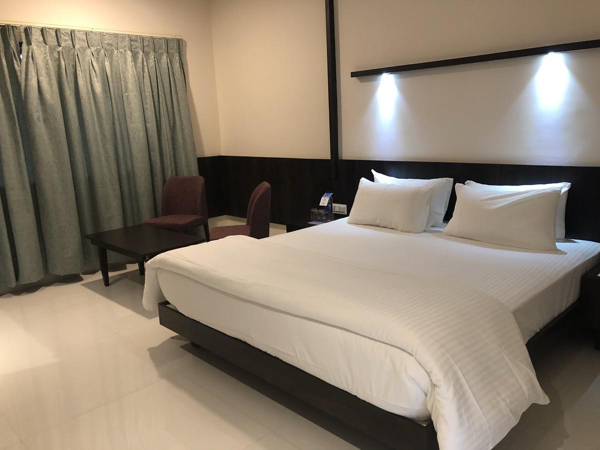 Kyriad Hotel Vijayapura By Othpl Bijāpur Esterno foto