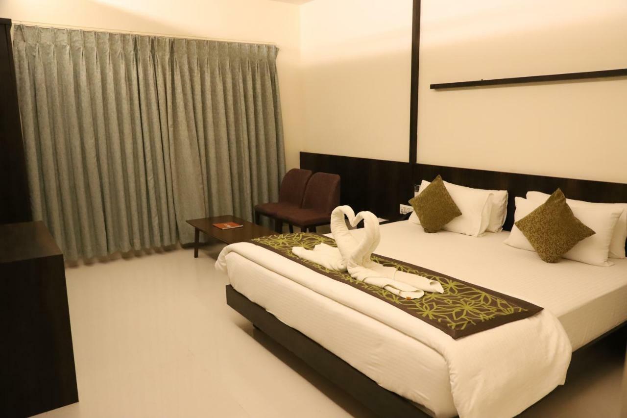 Kyriad Hotel Vijayapura By Othpl Bijāpur Esterno foto