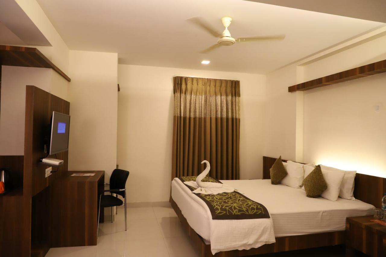 Kyriad Hotel Vijayapura By Othpl Bijāpur Esterno foto